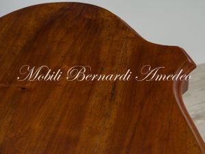 Piccolo tavolo a chitarra originale del primo 800 in noce massiccio restaurato